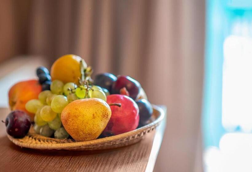 اتاق استاندارد یک نفره, Dzvel Ubanshi