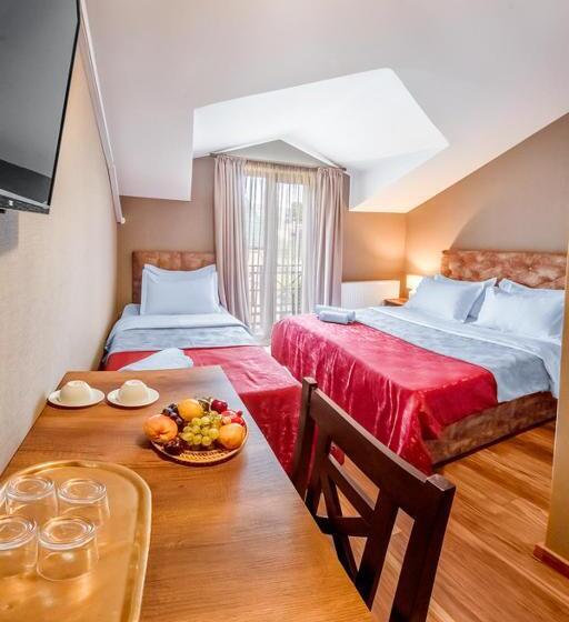 اتاق استاندارد سه نفره, Dzvel Ubanshi