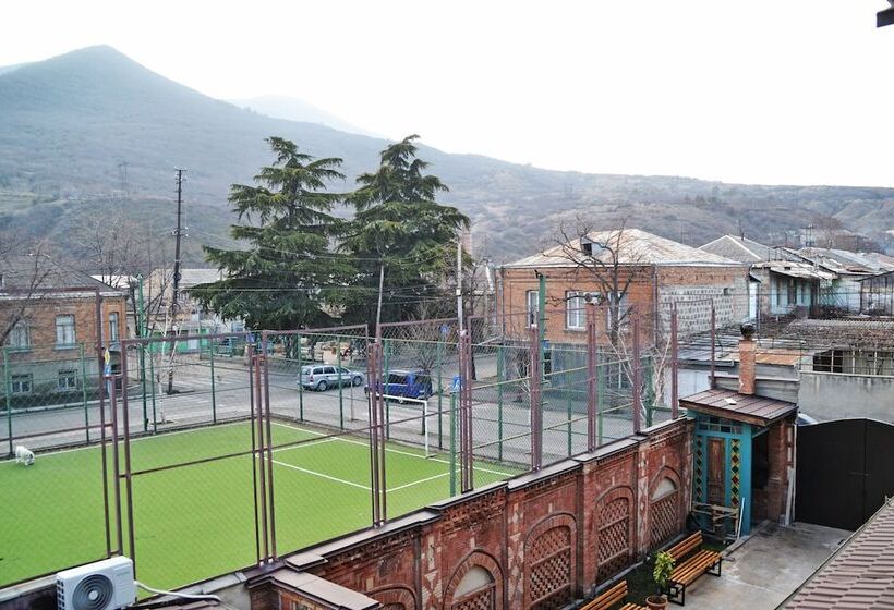 اتاق خانوادگی, Dzvel Ubanshi