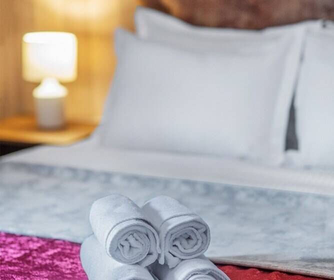 اتاق خانوادگی, Dzvel Ubanshi