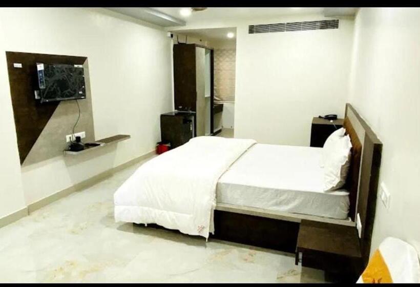 اتاق لوکس, Trishul Luxury Sangareddy