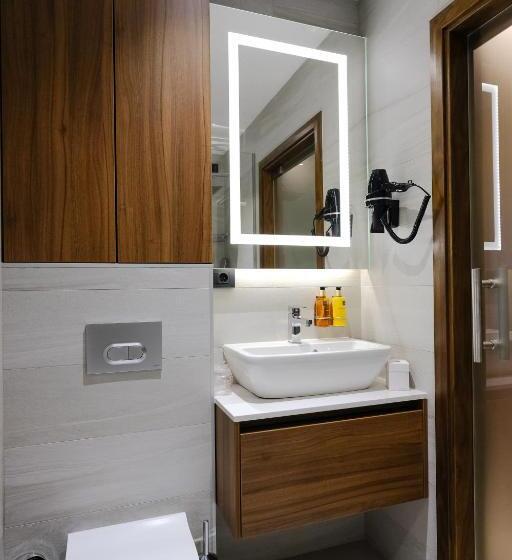 اتاق لوکس سه تخته, Vema