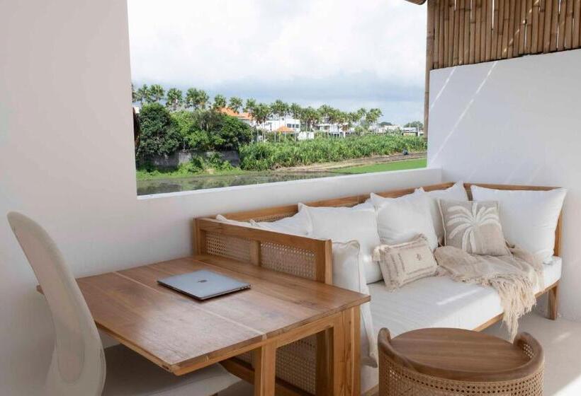 חדר דחוקס עם מיטת קינג, Arti By Umah   Pererenan