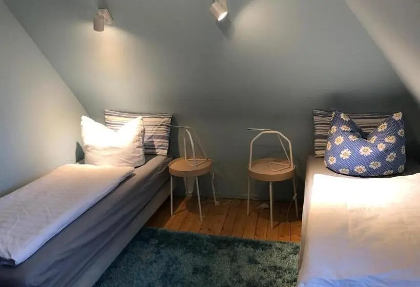 スタンダードルーム, Blaues Zimmer Mit Grossem Balkon & Bad Nur 16 Km Nach Würzburg!