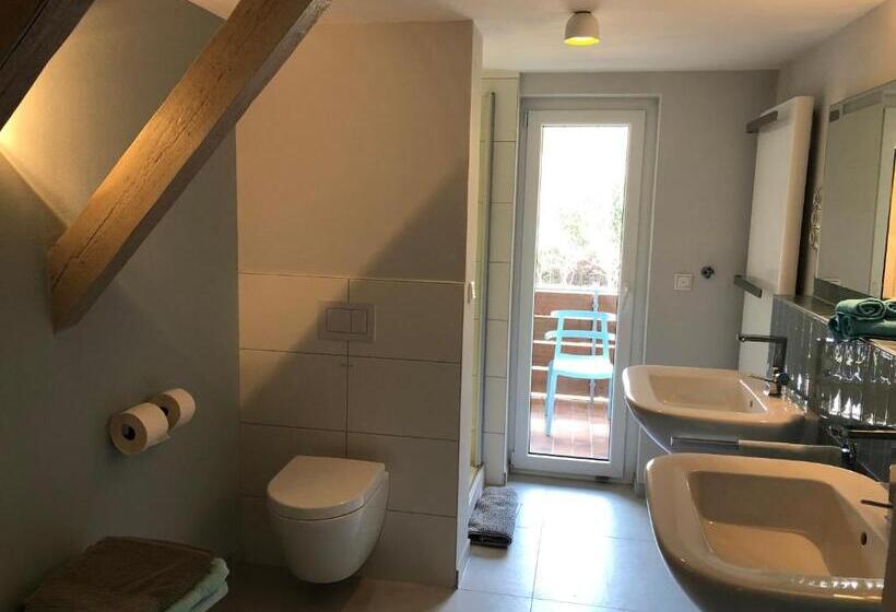 Номер Стандарт, Blaues Zimmer Mit Grossem Balkon & Bad Nur 16 Km Nach Würzburg!