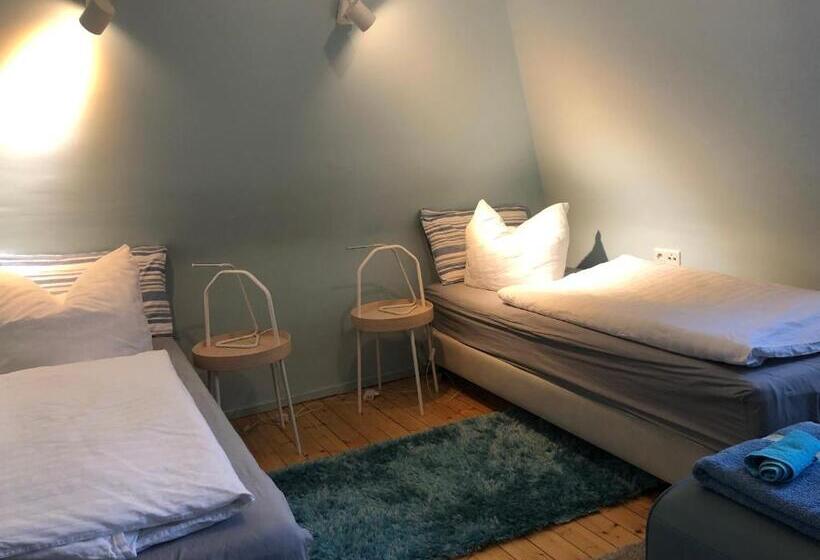 Номер Стандарт, Blaues Zimmer Mit Grossem Balkon & Bad Nur 16 Km Nach Würzburg!