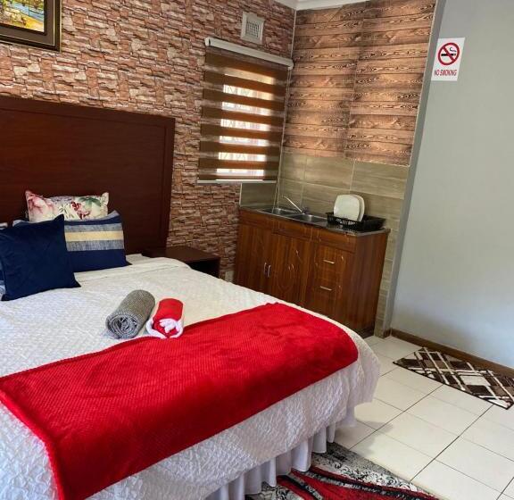 キングサイズベッドのスタンダードルーム, Comrades Oasis Guest House