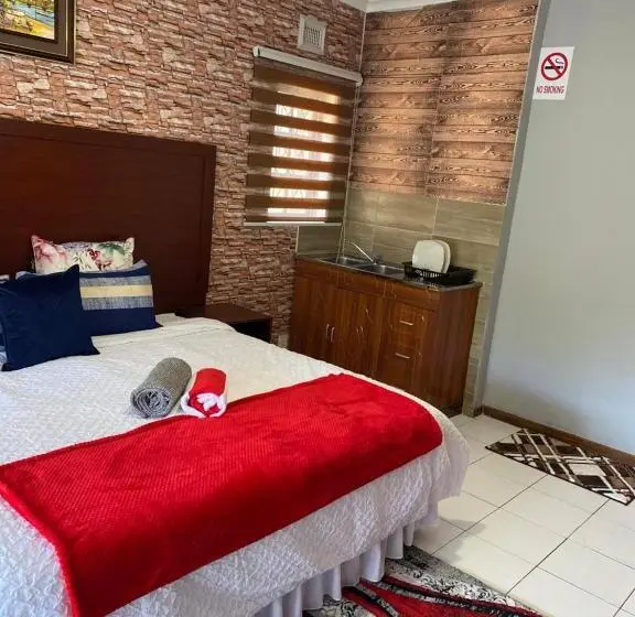 اتاق استاندارد با تخت بزرگ, Comrades Oasis Guest House