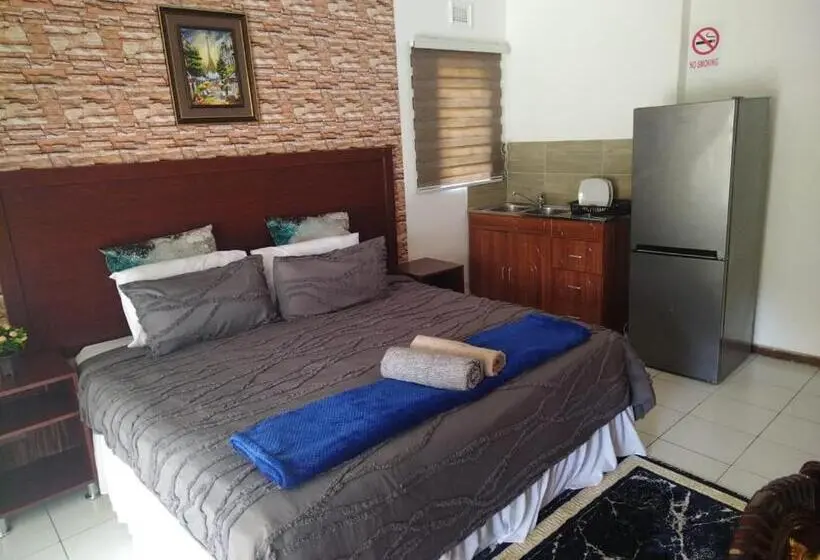 اتاق استاندارد با تخت بزرگ, Comrades Oasis Guest House