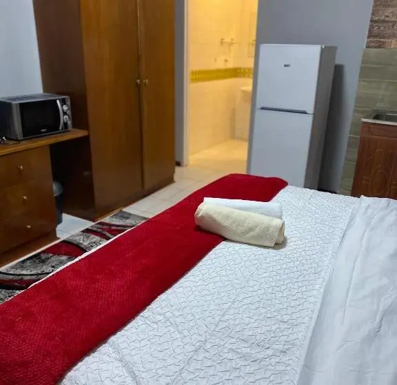 اتاق استاندارد با تخت بزرگ, Comrades Oasis Guest House