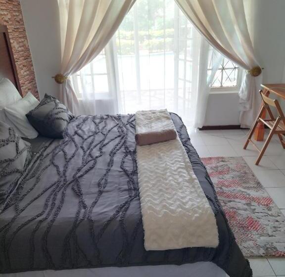 Стандартный Номер Кровать Кинг, Comrades Oasis Guest House