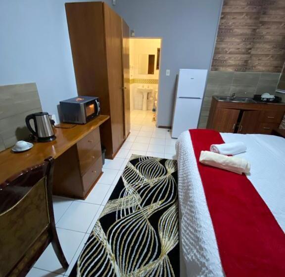 キングサイズベッドのスタンダードルーム, Comrades Oasis Guest House