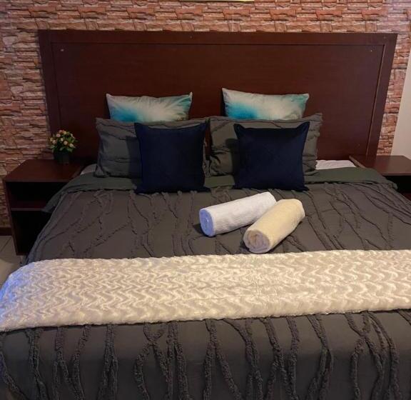 キングサイズベッドのスタンダードルーム, Comrades Oasis Guest House