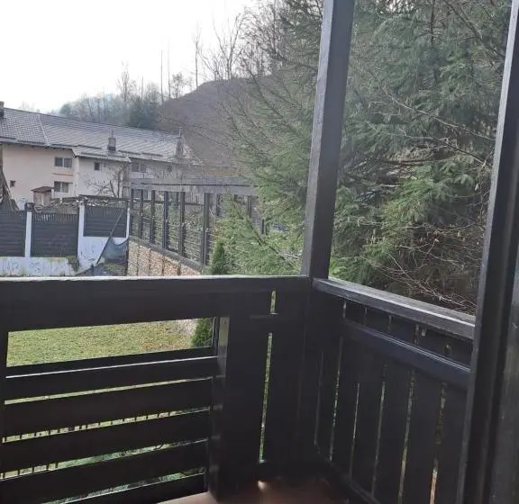 スタンダード4人部屋, Hillden Lodge &restaurant