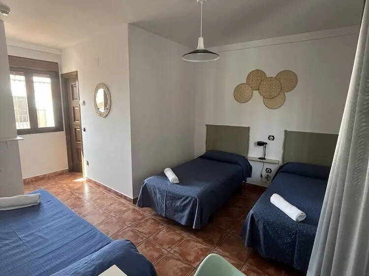 Standard Kolmen Hengen Huone, Hostal Corper Navalcarnero