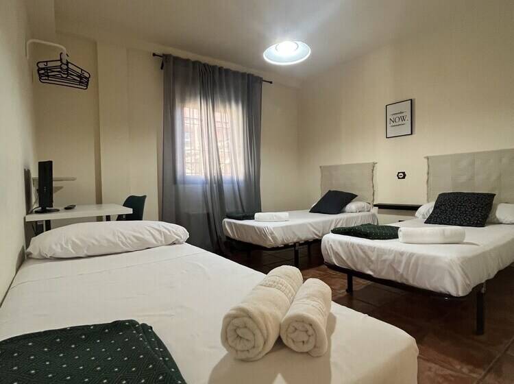 标准三人间, Hostal Corper Navalcarnero
