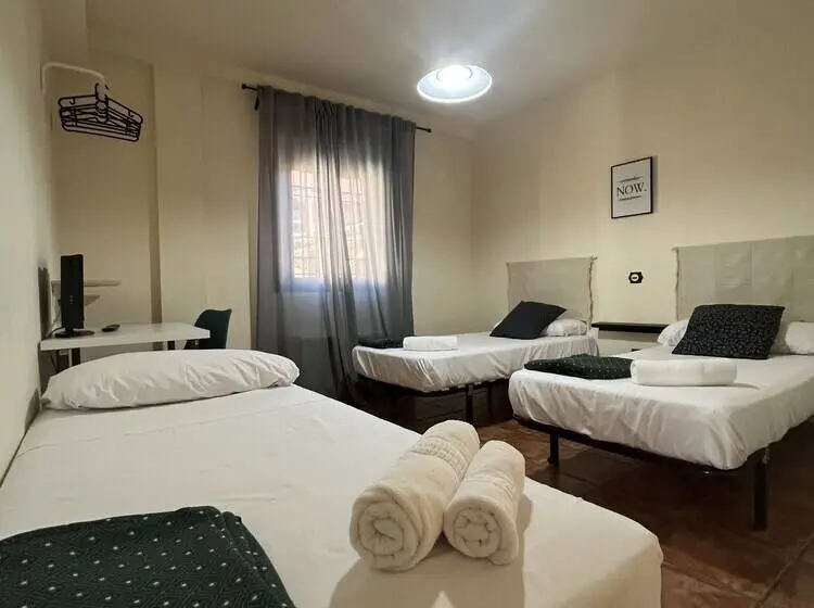 Standard Kolmen Hengen Huone, Hostal Corper Navalcarnero