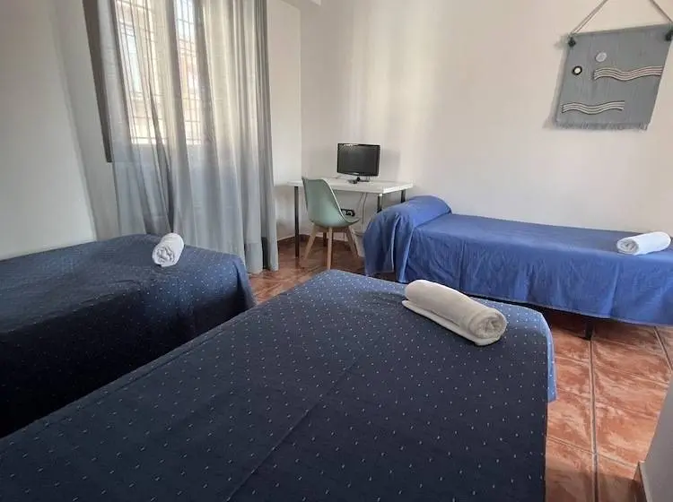 Standard Kolmen Hengen Huone, Hostal Corper Navalcarnero