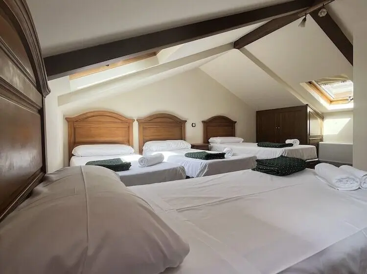 Standard Neljän Hengen Huone, Hostal Corper Navalcarnero