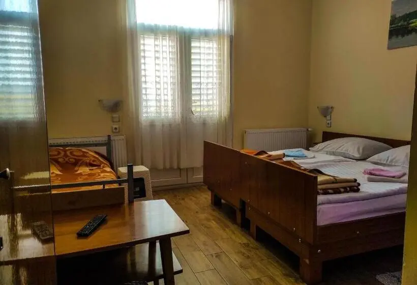 اتاق استاندارد سه نفره, Vila Mon Repos