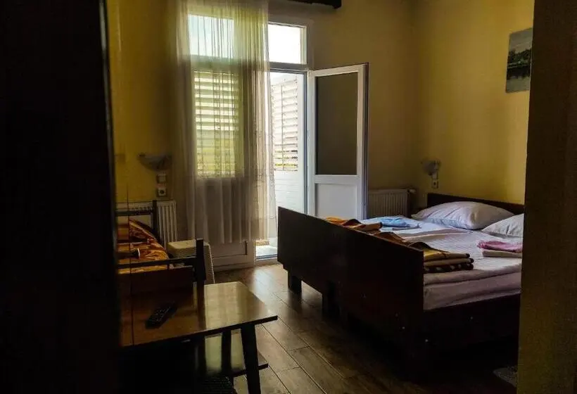 اتاق استاندارد سه نفره, Vila Mon Repos