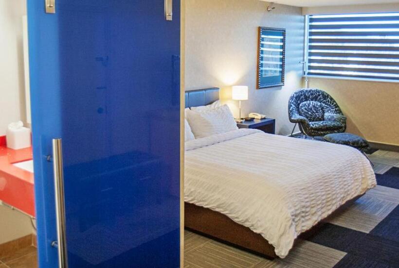 חדר דלוקס עם מיטת קינג, Rapid City Hotel Luxury Private Suites