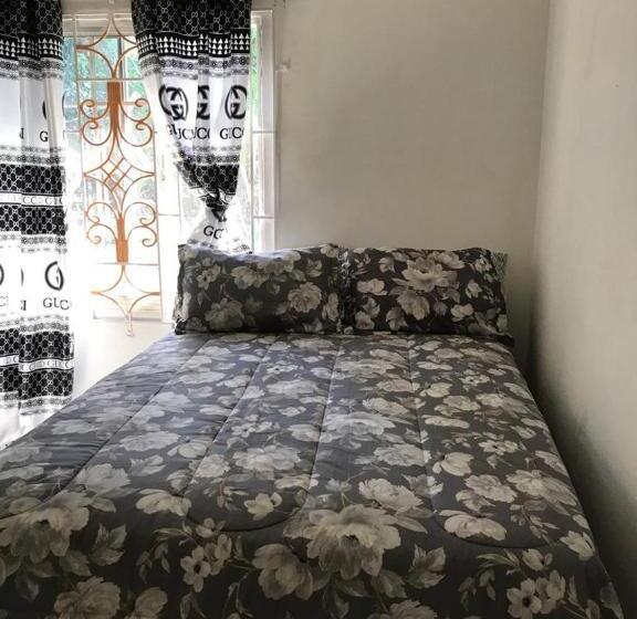 اتاق استاندارد, Cams Hide Away Suite