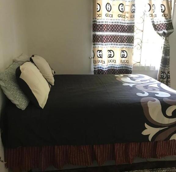 اتاق استاندارد با تراس, Cams Hide Away Suite