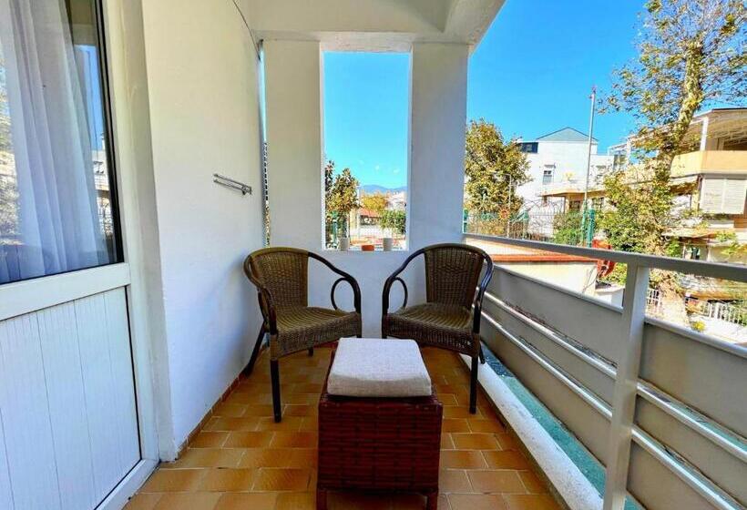 家庭间, Cord Hotel & Resort