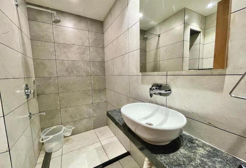 Номер Deluxe, Rockbay ! Puri, Swimming Pool Lift And Parking Facility Near Sea Beach & Temple Breakfast Included