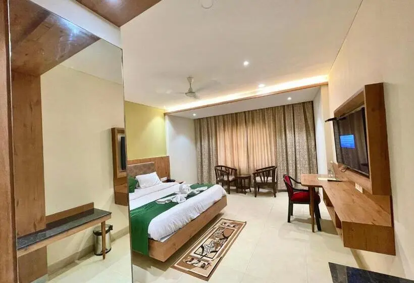 اتاق سوپریور, Rockbay ! Puri, Swimming Pool Lift And Parking Facility Near Sea Beach & Temple Breakfast Included