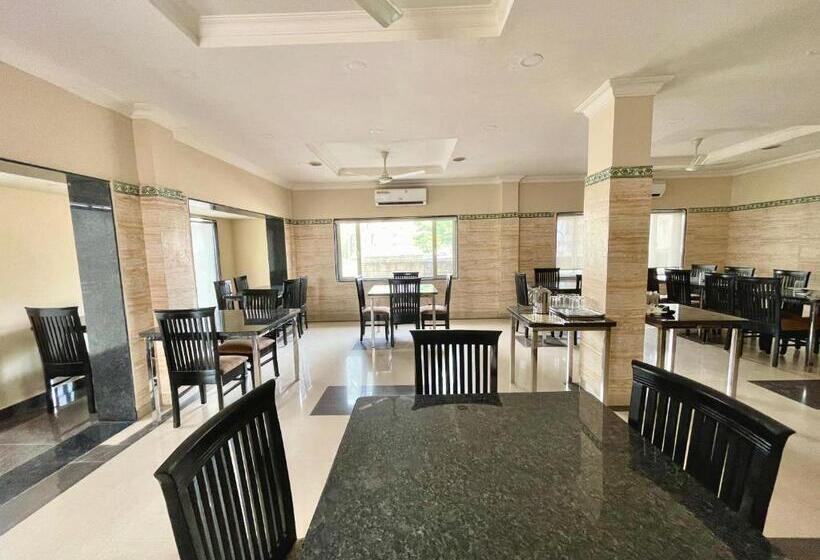 エコノミートリプルルーム, Rockbay ! Puri, Swimming Pool Lift And Parking Facility Near Sea Beach & Temple Breakfast Included