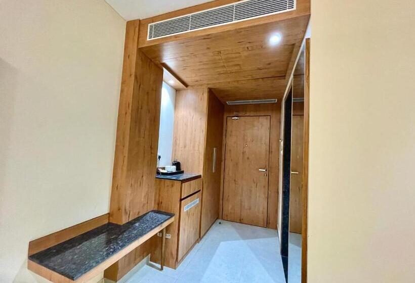 デラックスルーム, Rockbay ! Puri, Swimming Pool Lift And Parking Facility Near Sea Beach & Temple Breakfast Included