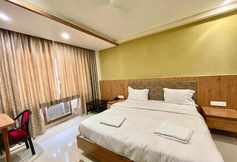 Номер Deluxe, Rockbay ! Puri, Swimming Pool Lift And Parking Facility Near Sea Beach & Temple Breakfast Included