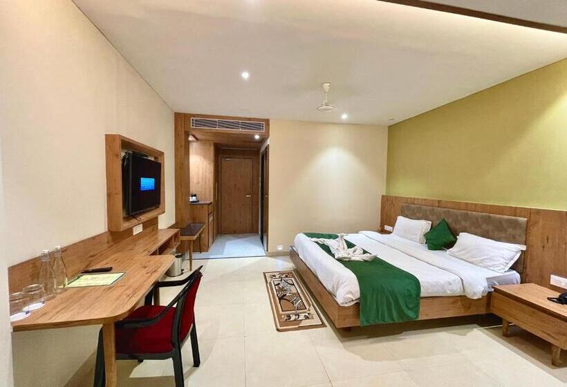 スーペリアールーム, Rockbay ! Puri, Swimming Pool Lift And Parking Facility Near Sea Beach & Temple Breakfast Included