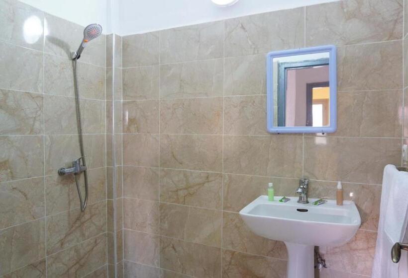 اتاق استاندارد سه نفره, Warda