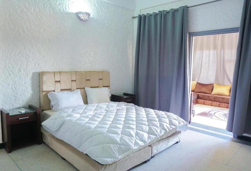 اتاق خانوادگی, Warda