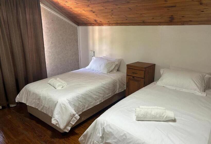 スタンダードトリプルルーム, Andre S Place