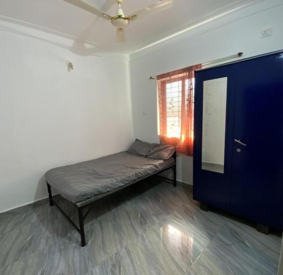 דירת חדר בקומת קרקע, Greendrem