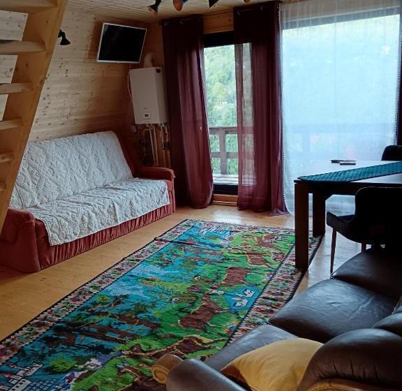 בונגלו משפחתי, Carpatina Rustic House