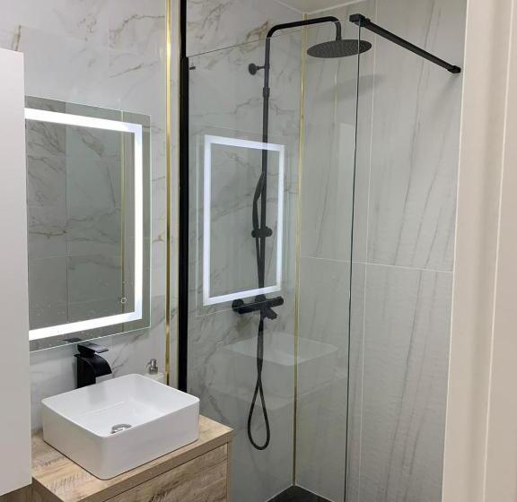 غرفة ديلوكس, Chambre Privée Face Arrêt De Tram Proche Métro 5 Pablo Picasso, Chambres Individuelles , La Cuisine