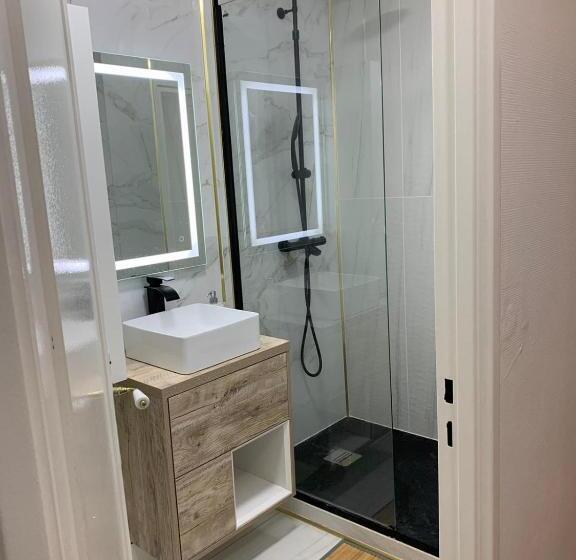 غرفة قياسية, Chambre Privée Face Arrêt De Tram Proche Métro 5 Pablo Picasso, Chambres Individuelles , La Cuisine