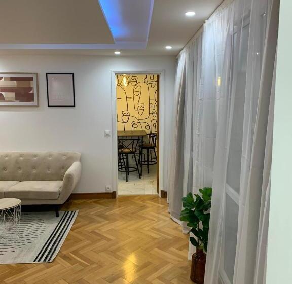 Номер Стандарт, Chambre Privée Face Arrêt De Tram Proche Métro 5 Pablo Picasso, Chambres Individuelles , La Cuisine
