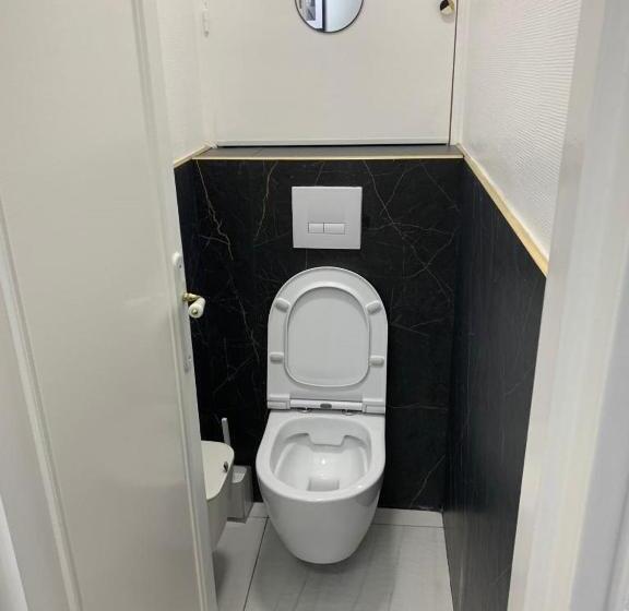 جناح عائلي, Chambre Privée Face Arrêt De Tram Proche Métro 5 Pablo Picasso, Chambres Individuelles , La Cuisine