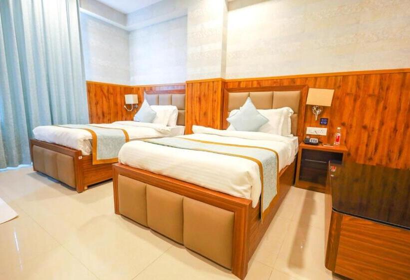 اتاق لوکس, Clay Inn Hotel, Sohna Road, Sector 49, Gurugram