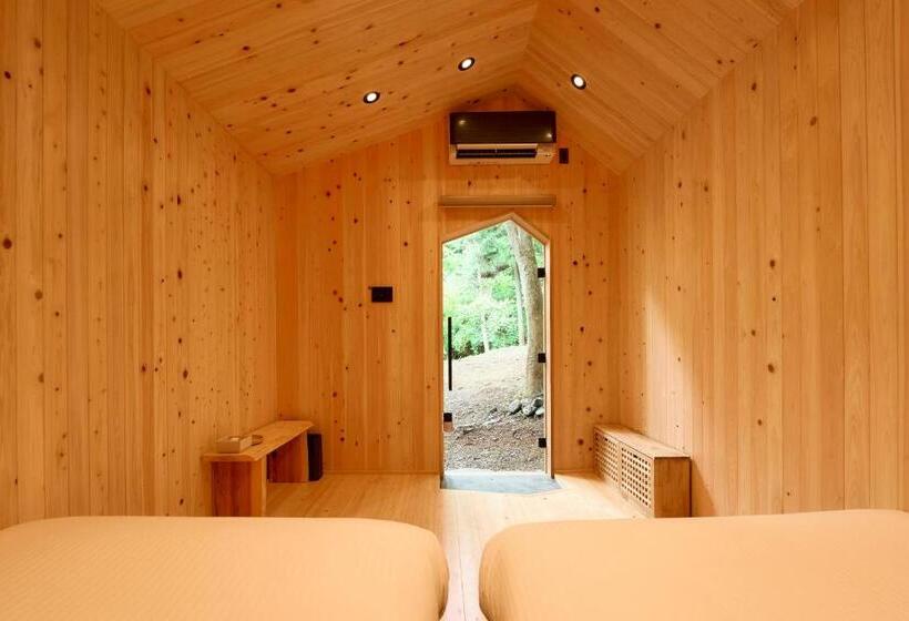 Standard Room, 自然人村