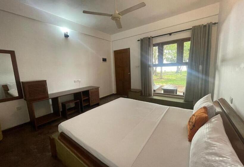 חדר דלוקס, Lake Park