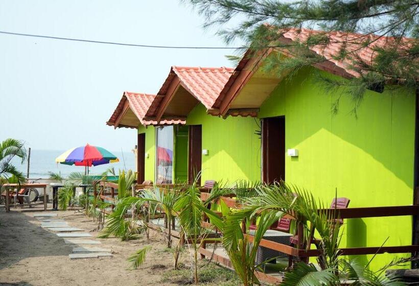 غرفة قياسية مطلّة علي البحر مزوَّدة بشُرفة, Om Beach Resort