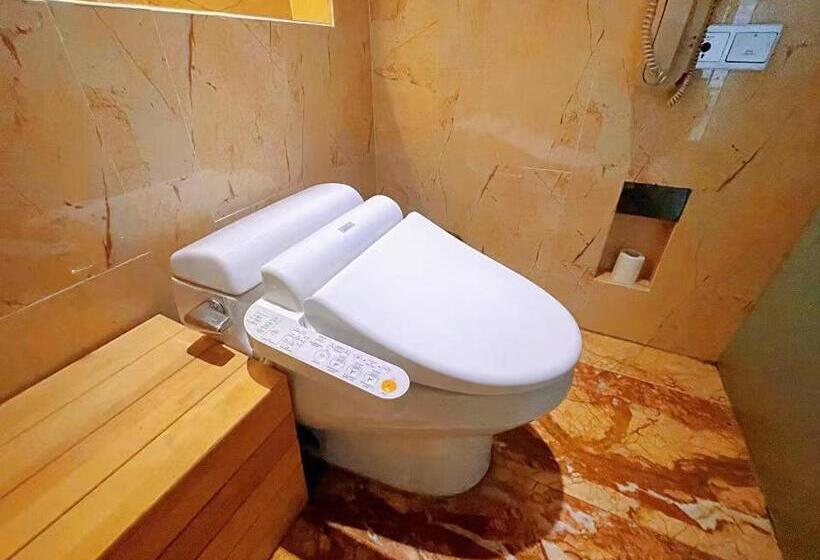 חדר סטנדרט לשלושה, Rainbow Valley Hot Spring