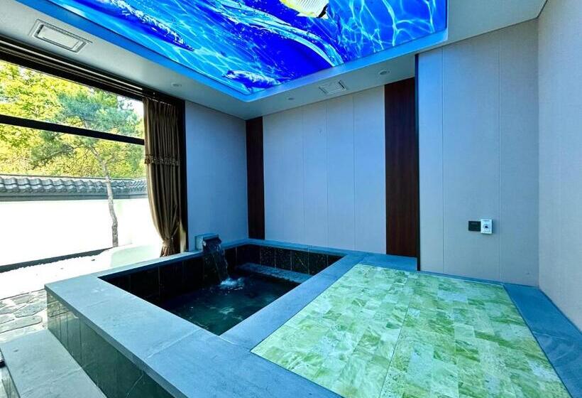 חדר סטנדרט לשלושה, Rainbow Valley Hot Spring